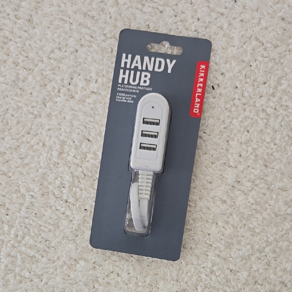 NWT Kikkerland White Handy Hub USB Adapter